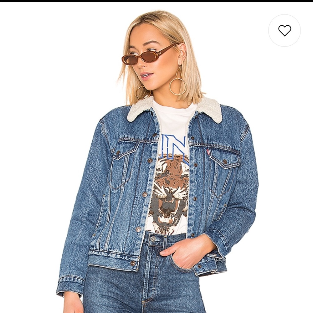 ✨✨Levi’s Ex-boyfriend Sherpa Trucker Jacket ✨✨